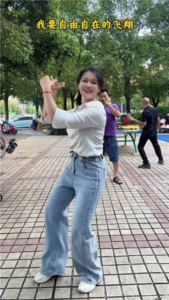 一邊謀生一邊熱愛，是很多創作者的真實處境