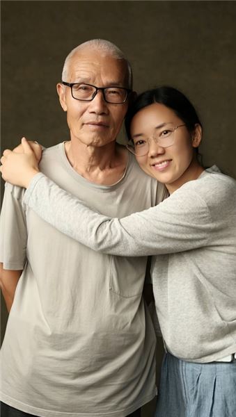 三十余年，第一次擁抱我的父親｜小鳳姐姐小娜和老爹的深圳之行