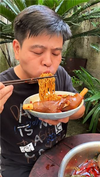 魔鬼辣椒加持香辣羊蹄，一口淪陷，感受大口吃肉的酣暢
