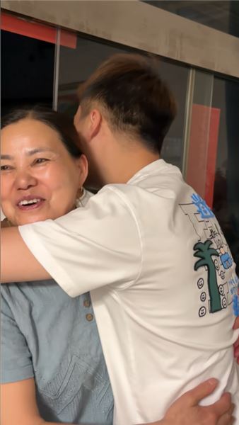 今天婆婆生日，她自己全然忘記，我和老公為她籌備一場遲到的暖心驚喜