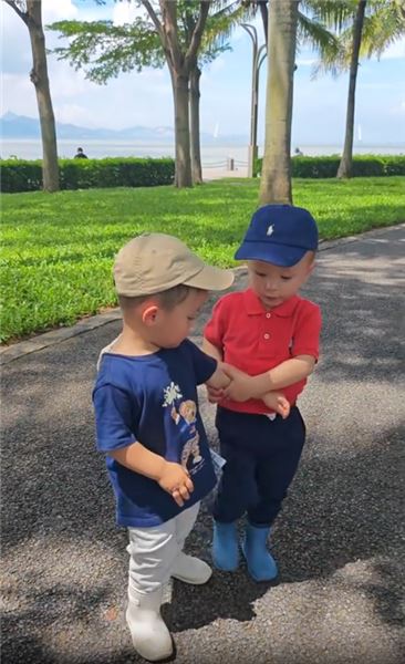 海邊公園漫步，我與 Owen、Olsen，我們是天下第一好