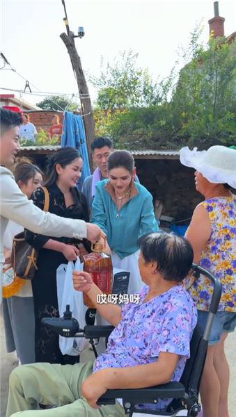 打算給離職的司機蓋個房子，他卻不同意，大家都幫我勸勸他