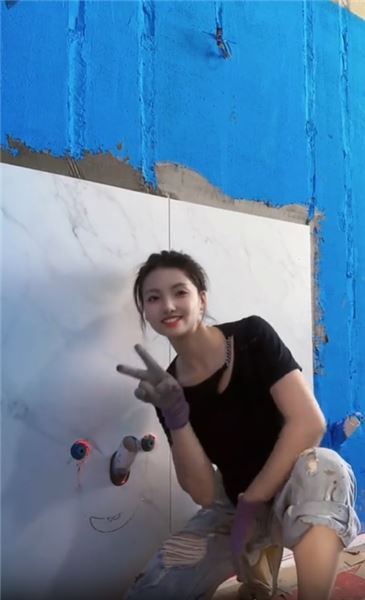 一名女瓦工的工地日常：手握抹刀，以匠心打破行業刻板偏見