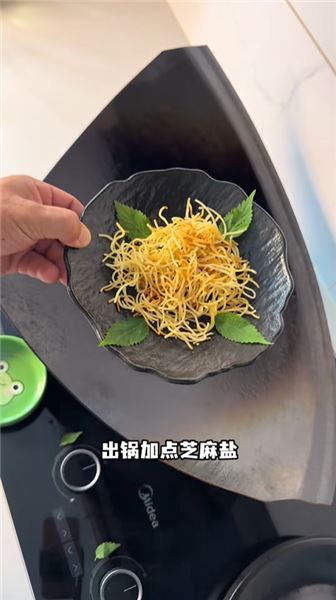 一個雞蛋挑戰十二道家常菜，一桌飯菜全靠它撐場面