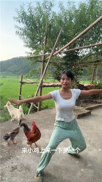 萬物皆有靈，一只能聽懂人話的大公雞和一只能聽懂人話的小鴨子