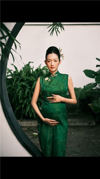 姐妹們幫我看一下哪張孕婦照最好看，我等寶寶出生了，打印出來送給ta