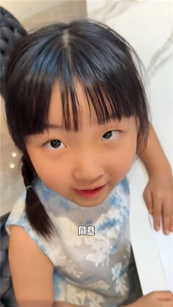 女兒是爸爸的小棉襖，騙起壓歲錢爸爸也絕不手軟