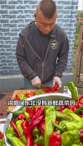 東北貓冬進行時：凍辣椒、熬牛肉辣椒醬，藏在煙火里的秋冬儀式感