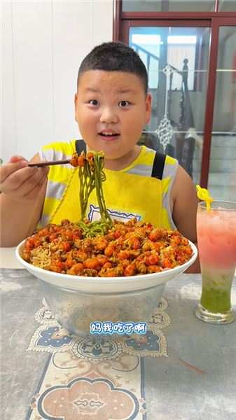 網友好奇我家大兒子為啥小小年紀廚藝在線