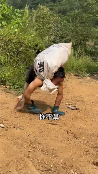 家里變故之后，親戚紛紛遠離，只有幺爸沒有丟下我們