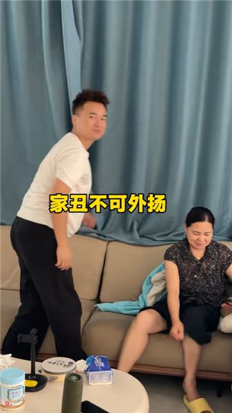 其實爸媽年紀大了，有時候真的像小孩一樣得哄著。誰還沒個情緒失控的時候呢，但人這一輩子，不就是在學著怎么控制情緒過來的嘛