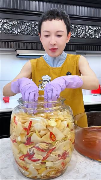 跟著牛牛姐學夏日開胃小菜跳水蘿卜，酸甜脆爽一口解膩