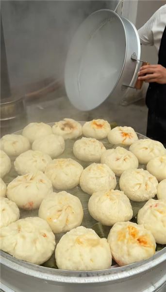 土豆絲火腿腸包子，真的很好吃。