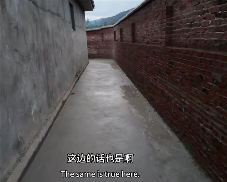 院子開始打地坪了，一切都在有條不紊的進行