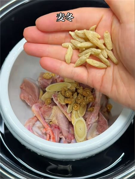 為什么我每周都給老婆燉鴿子湯？湯鮮味美，做法簡單，快收藏