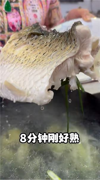 今天教大家用油鹽水浸魚，魚肉吃起來嫩鮮滑