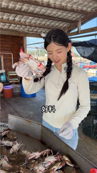 開海季親身出攤：兩筐頭茬三點蟹，一場地攤實戰的人間煙火