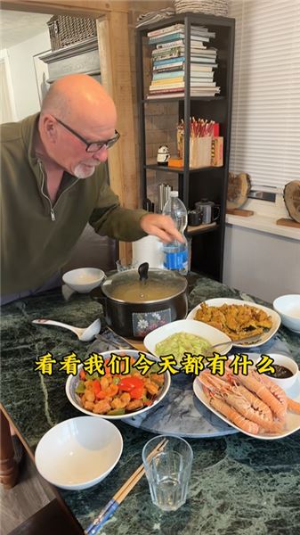 緣分很奇妙！2004 工作相識，結婚紀念日同一天生下孩子