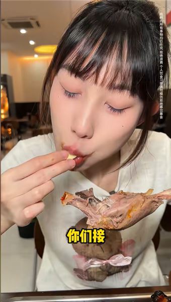 298 元談下燒鵝自助！誰懂這一口鵝腿的含金量