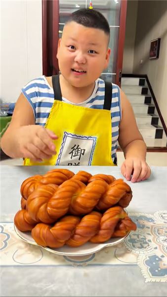 網友好奇我家大兒子為啥小小年紀廚藝在線