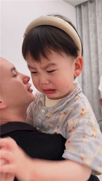對付愛吃糖的人類幼崽，一場角色扮演游戲，收獲意外育兒效果