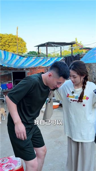 給前男友的另一條腿掛個號 他媽媽卻悄悄給了我一個東西……