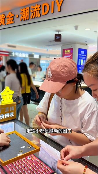 臨近 500 萬粉絲，小鳳親自區水貝論斤買黃金，送給一直支持我的姐妹們