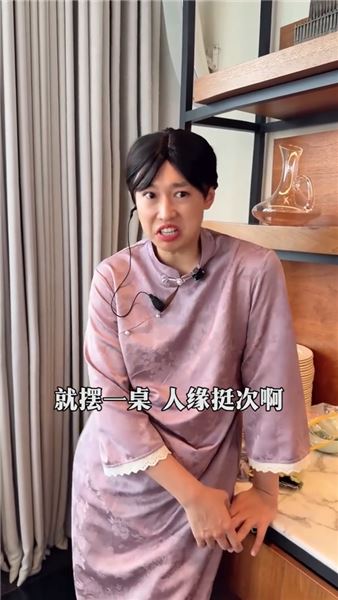 當周小鬧雙胞胎兒子周歲宴時：社恐老爸一場主打潦草快樂的周歲禮
