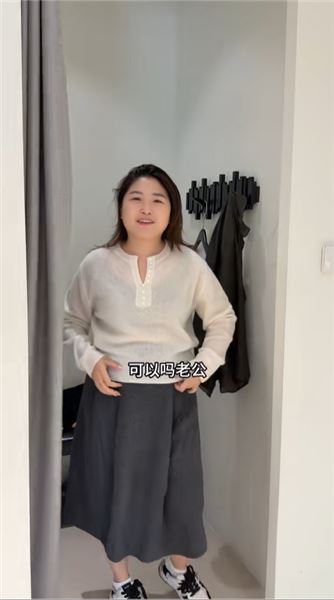 停更這段時間，很多人猜我和鉆媽鬧矛盾，今天慧慧回來了??幫我看看哪件衣服好看