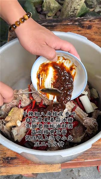 腐竹吸飽牛排湯汁，這一鍋誰扛得住