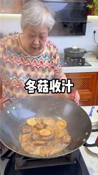 我家傳下來的冬菇扒生菜｜食材、詳細步驟，團圓飯討生生猛猛好彩頭