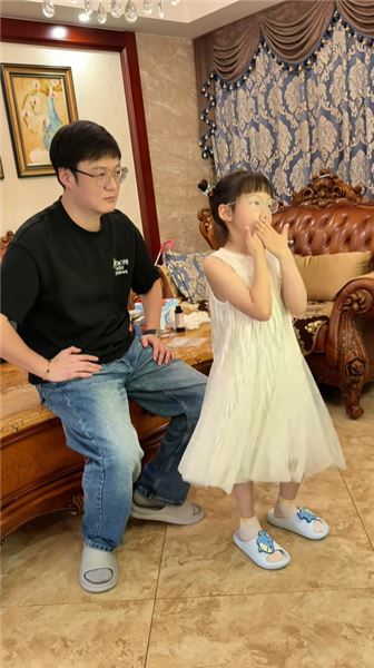 我不是小石榴生父，但我愿意扛起父親這份責任