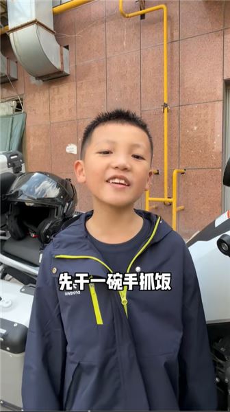 7 歲半兒子乳牙歸于賽里木湖，浪花是圣湖的回應