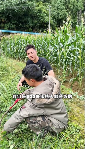 越過山崗無人等候，23 歲尿毒癥獨守山村，一餐粗飯藏盡半生心酸
