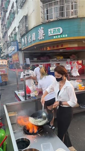 先努力優秀，再大方擁有。所謂生活 有所為  有所愛  有所期待