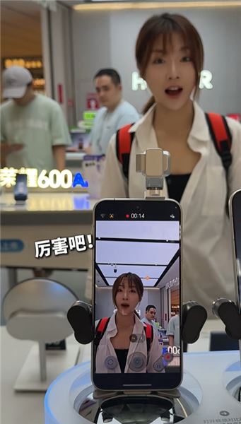 機器人手機你見過嗎？國產高科技來了！