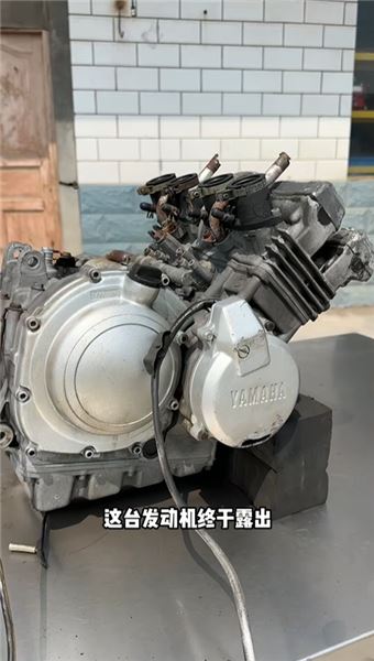 雅馬哈 FZR250 復活記：廢品堆里撿回的八零年代四缸傳奇