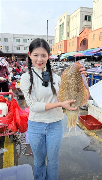 慢慢：擺攤售賣罕見漁獲，不賺多少錢，為何依舊滿心歡喜