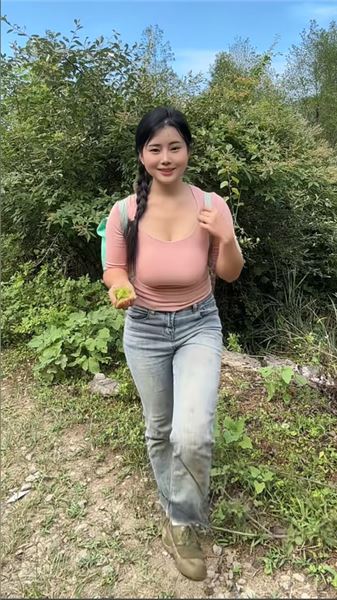 五點赴茶山勞作，原來農村姑娘的快樂，從來都不需要很昂貴