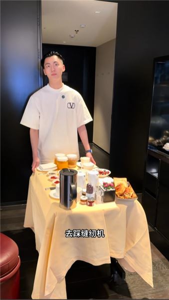 從弟弟視角復盤：不顧一切愛上大 16 歲的蜜寶媽媽，為何走到徹底撕破臉