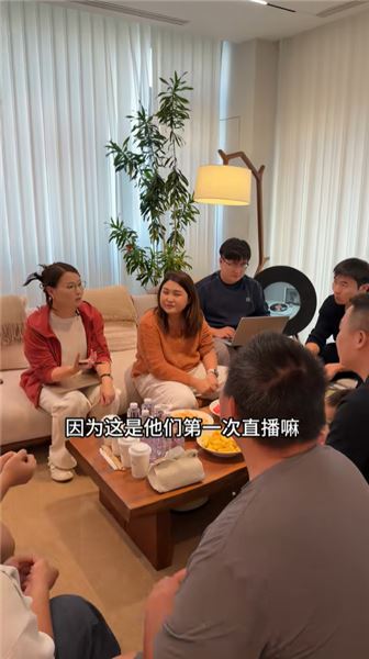 全家齊上陣助力！二哥二嫂首播，粉絲相約直播間