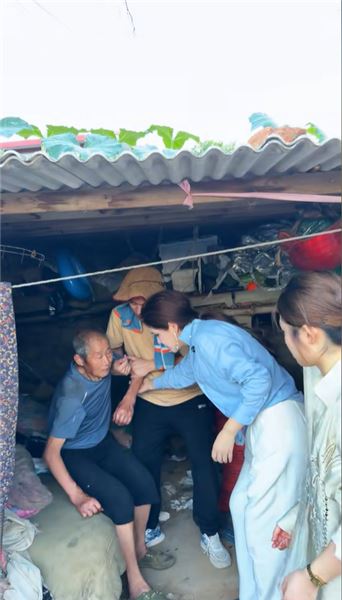 終于說服離職司機讓我給他建四合院了，但是又遇到了兩個難題？你們說應該怎么辦呢