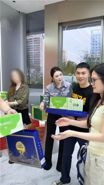 全網刷屏！13 天帶薪長假 + 父母專屬紅包，粉絲看完直呼羨慕別人家公司