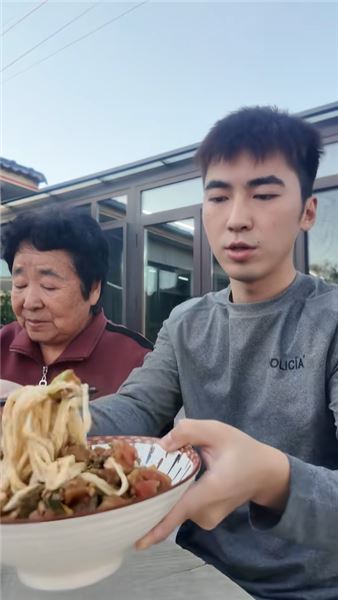姥爺離去之后我才看透，小院煙火，家人相伴便是最好的人生