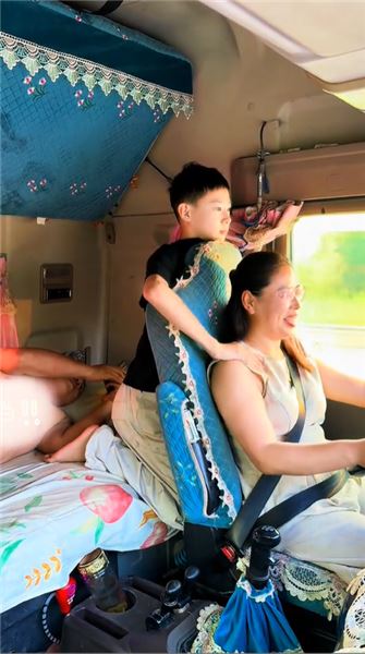 車輪之上的煙火人生：中年卡車夫妻，以奔波扛起家庭的重量