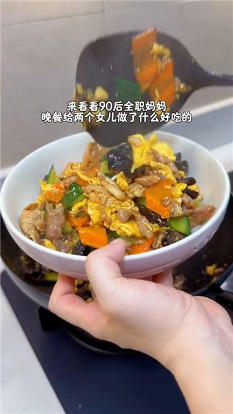 平凡日子的幸福感，藏在一家人熱氣騰騰的晚餐里