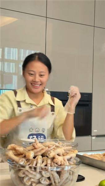 說說我家保姆小紅，聊聊我們一家和她相處的真實日常