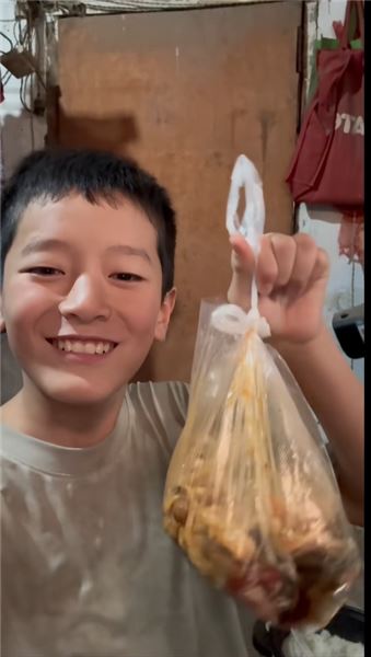 爸爸不在了，媽媽看不見，11 歲的我撐起一個家