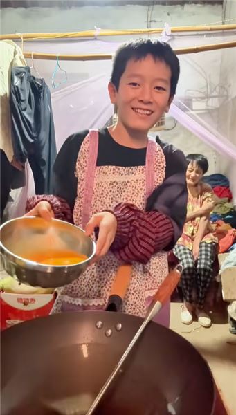 爸爸不在了，媽媽看不見，11 歲的我撐起一個家