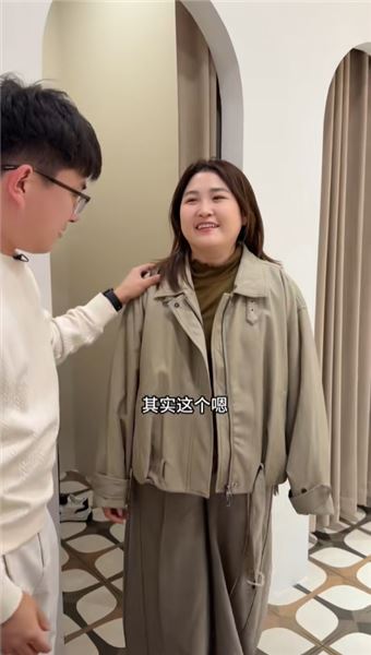 停更這段時間，很多人猜我和鉆媽鬧矛盾，今天慧慧回來了??幫我看看哪件衣服好看